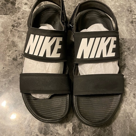 Nike Shoes - Nike Black & White Slingback Sport Sandals – Women’s Size 7